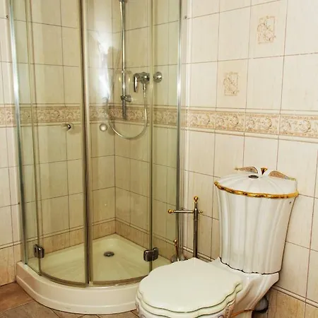 Lux Hostel In Lviv Oda ve Kahvaltı Lviv